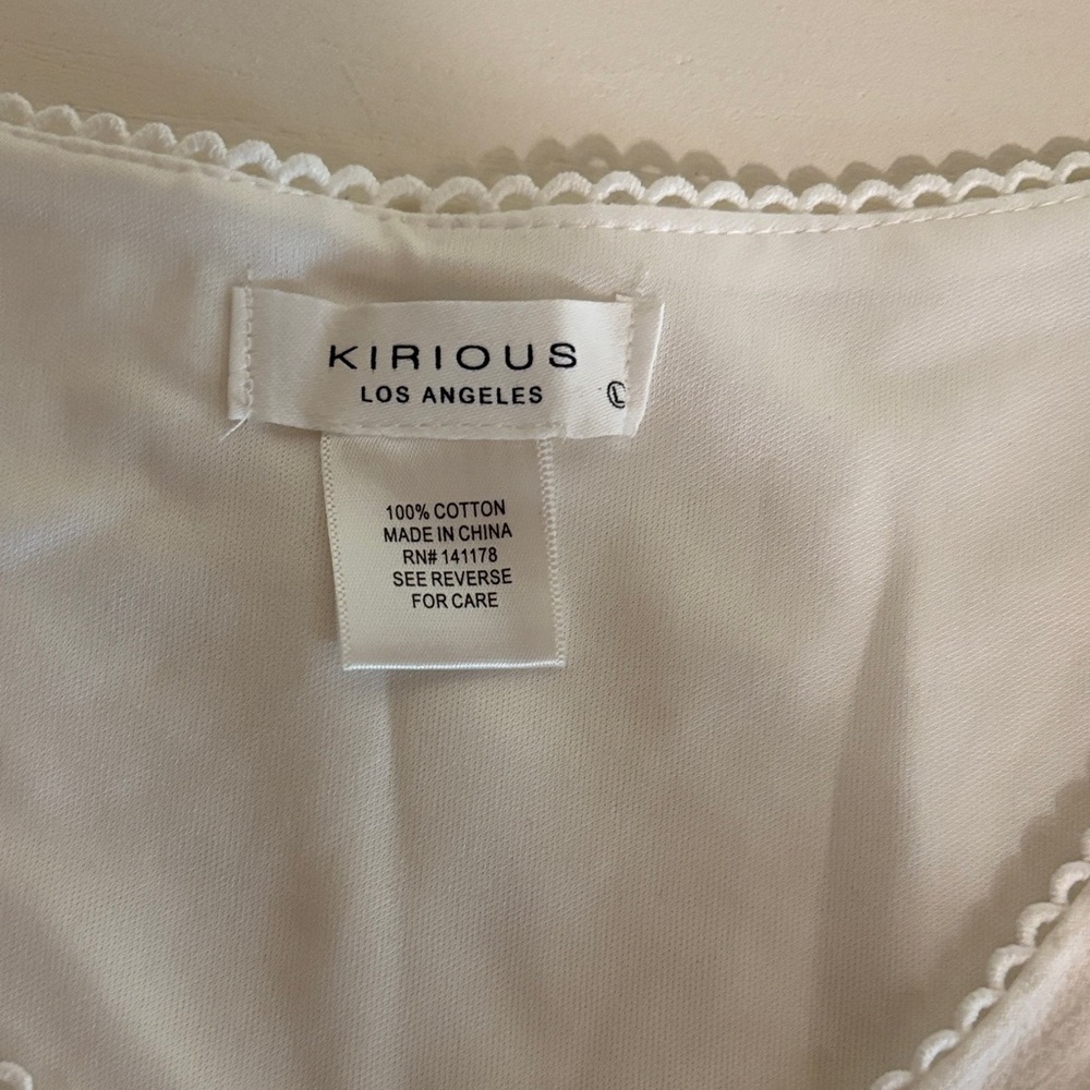 White Sleeveless Crop Top - Picture 2 of 3